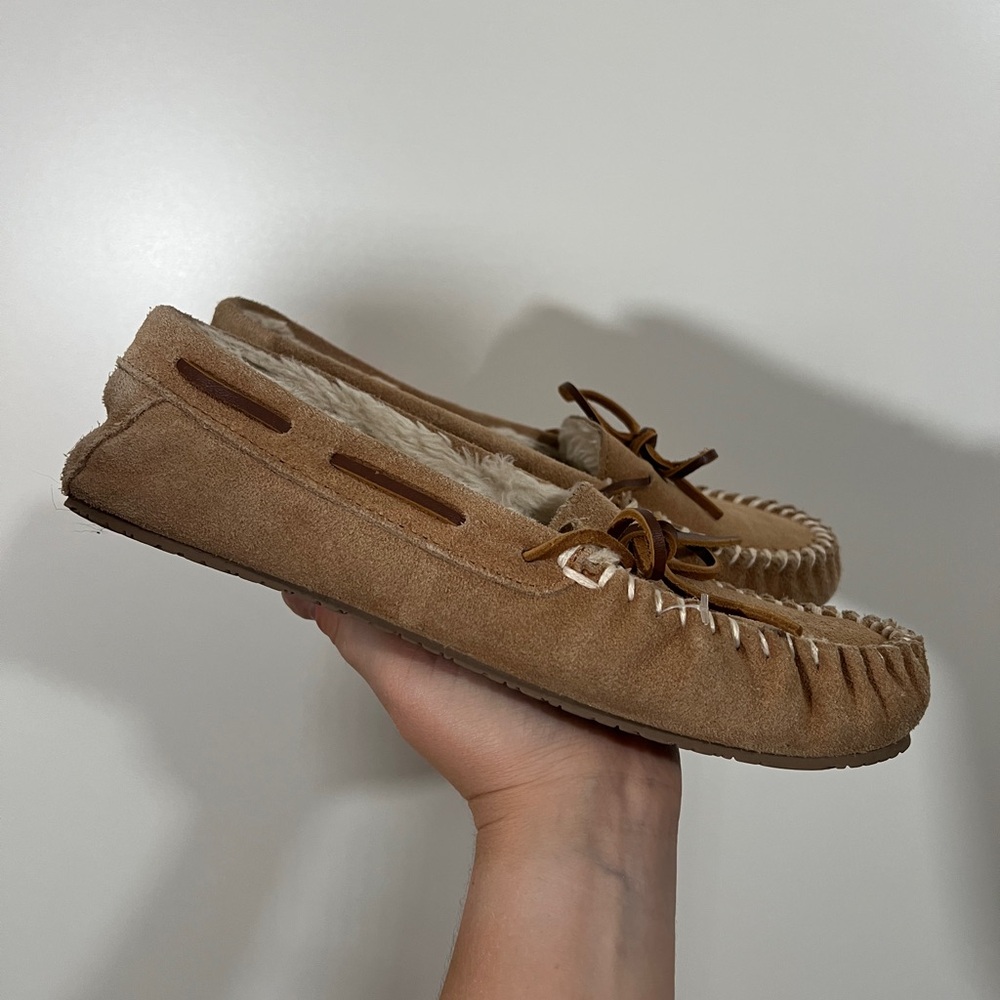 Minnetonka Leather Moccasin Slippers in Tan Size Women’s 9 - Picture 3 of 8